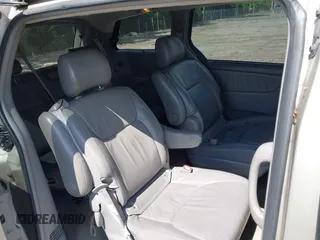 2008 Toyota Sienna XLE z VIN 5TDZK22C78S206493, wystawiony jako IAAI lot #42364282 z przebiegiem 216 662 mil mil oraz . Historia ofert i sprzedaży dostępna na DreamBid. Obrazek 8.