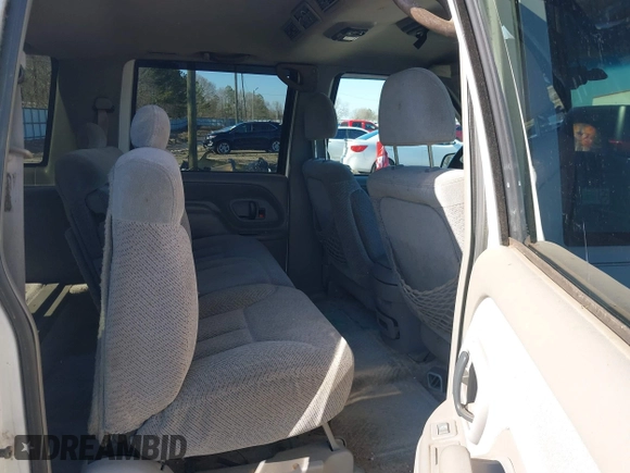 1996 Chevrolet Suburban with VIN 3GNFK16RXTG135350, listed as a IAAI auction lot 41482918 with 157,971 mi miles. Bid and sale history available at carsss.com. Image 8.