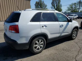 2013 Kia Sorento LX with VIN 5XYKT4A66DG350632, listed as a Copart auction lot 54330265 with 166,433 mi miles and Clean Title. Bid and sale history available at carsss.com. Image 3.