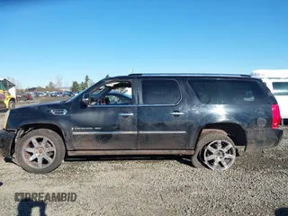 2008 Cadillac Escalade ESV z VIN 1GYFK66868R233774, wystawiony jako IAAI lot #41558263 z przebiegiem Nie podano mil oraz . Historia ofert i sprzedaży dostępna na DreamBid. Obrazek 14.