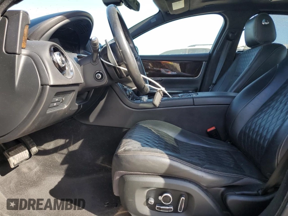 2019 Jaguar XJ Portfolio with VIN SAJWA2G76K8W21612, listed as a Copart auction lot 87379184 with 25,301 mi miles and Non Repairable. Bid and sale history available at DreamBid. Image 7.