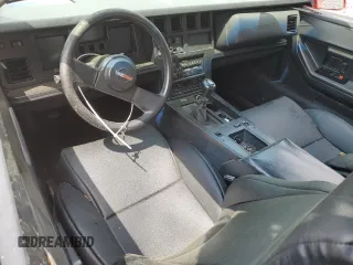 1988 Chevrolet Corvette z VIN 1G1YY2186J5112195, wystawiony jako Copart lot #55990205 z przebiegiem Nie podano mil oraz Szkoda całkowita • Salvage title. Historia ofert i sprzedaży dostępna na DreamBid. Obrazek 8.