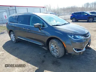2018 Chrysler Pacifica Touring L with VIN 2C4RC1BGXJR356199, listed as a IAAI auction lot 41886721 with 111,514 mi miles and . Bid and sale history available at DreamBid. Image 1.