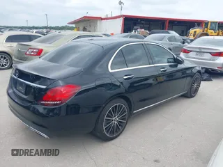 2019 Mercedes-Benz C 300 z VIN 55SWF8DB0KU307061, wystawiony jako IAAI lot #42143403 z przebiegiem Nie podano mil oraz . Historia ofert i sprzedaży dostępna na DreamBid. Obrazek 4.