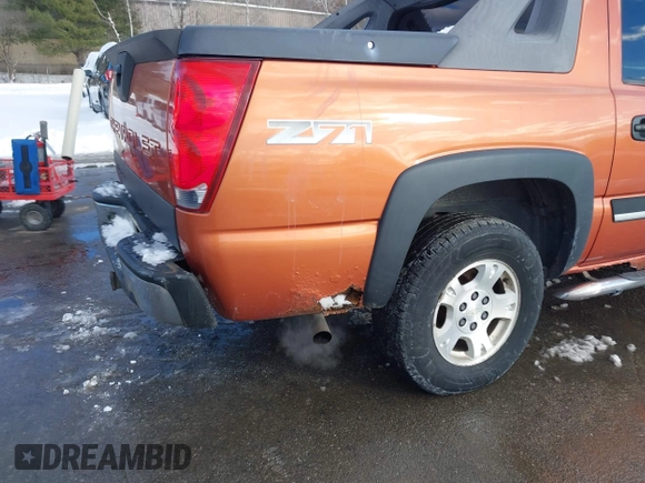2004 Chevrolet Avalanche Z71 with VIN 3GNEK12T14G252474, listed as a IAAI auction lot 41492173 with 216,898 mi miles. Bid and sale history available at carsss.com. Image 6.