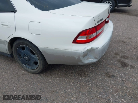 2001 Lexus ES 300 z VIN JT8BF28G210320831, wystawiony jako IAAI lot #42439269 z przebiegiem 188 643 mil mil oraz . Historia ofert i sprzedaży dostępna na DreamBid. Obrazek 6.