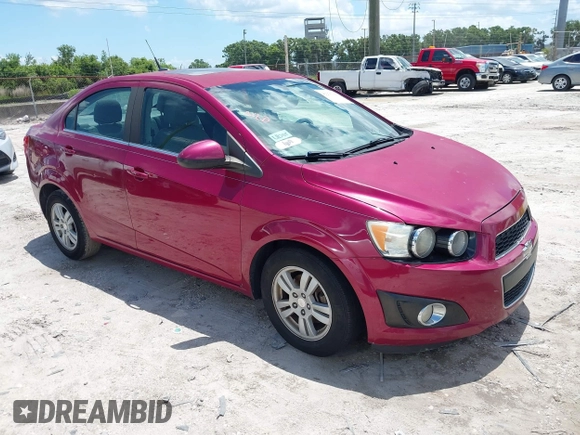 2014 Chevrolet Sonic LT z VIN 1G1JC5SB5E4122840, wystawiony jako IAAI lot #42276390 z przebiegiem 128 958 mil mil oraz . Historia ofert i sprzedaży dostępna na DreamBid. Obrazek 1.
