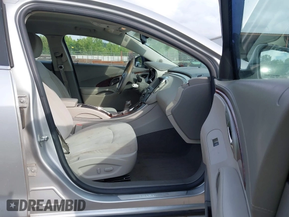 2011 Buick LaCrosse CX z VIN 1G4GA5EC6BF257283, wystawiony jako IAAI lot #42522899 z przebiegiem 172 284 mil mil oraz . Historia ofert i sprzedaży dostępna na DreamBid. Obrazek 5.