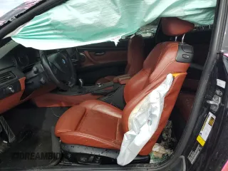 2013 BMW M3 z VIN WBSKG9C57DJ593767, wystawiony jako Copart lot #54728954 z przebiegiem 100 526 mil mil oraz Szkody całkowita. Historia ofert i sprzedaży dostępna na DreamBid. Obrazek 7.