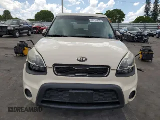 2013 Kia Soul + z VIN KNDJT2A66D7756763, wystawiony jako Copart lot #56769655 z przebiegiem 169 869 mil mil oraz Szkody całkowita. Historia ofert i sprzedaży dostępna na DreamBid. Obrazek 5.