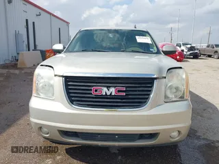 2008 GMC Yukon XL SLT with VIN 1GKFC16058R104137, listed as a IAAI auction lot 42111628 with 285,985 mi miles. Bid and sale history available at carsss.com. Image 6.