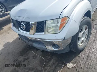 2006 Nissan Frontier SE z VIN 1N6AD06U26C413951, wystawiony jako IAAI lot #41461235 z przebiegiem 236 280 mil mil oraz . Historia ofert i sprzedaży dostępna na DreamBid. Obrazek 6.