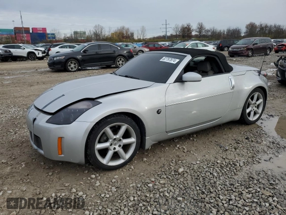 2004 Nissan 350Z Enthusiast z VIN JN1AZ36A74T013105, wystawiony jako Copart lot #82797874 z przebiegiem Nie podano mil oraz Szkoda całkowita • Salvage title. Historia ofert i sprzedaży dostępna na DreamBid. Obrazek 1.