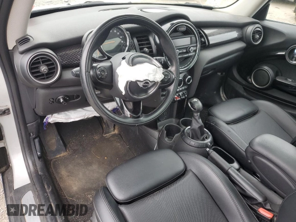 2015 MINI Hardtop S z VIN WMWXP7C53F2A38765, wystawiony jako Copart lot #57787575 z przebiegiem Nie podano mil oraz Czysty tytuł • Clean title. Historia ofert i sprzedaży dostępna na DreamBid. Obrazek 8.