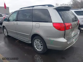 2008 Toyota Sienna LE with VIN 5TDBK23CX8S012363, listed as a IAAI auction lot 41802477 with 224,107 mi miles. Bid and sale history available at carsss.com. Image 3.
