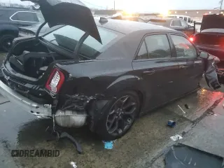 2020 Chrysler 300 S z VIN 2C3CCABG6LH137260, wystawiony jako Copart lot #84625114 z przebiegiem 92 330 mil mil oraz Szkoda całkowita • Salvage title. Historia ofert i sprzedaży dostępna na DreamBid. Obrazek 3.