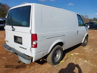 2000 Chevrolet Astro Cargo Van with VIN 1GCDM19W8YB190830, listed as a IAAI auction lot 41632529 with 278,111 mi miles. Bid and sale history available at carsss.com. Image 4.