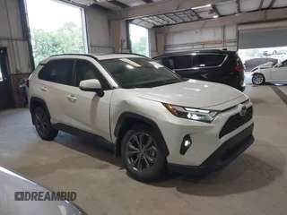 2023 Toyota RAV4 Hybrid XLE Premium с VIN JTMB6RFV2PD089104, выставлен на аукционе IAAI как лот 42645439 с пробегом 43 535 миль миль и . История ставок и продаж доступна на DreamBid. Изображение 1.