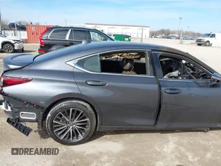 2024 Lexus ES 350 z VIN 58ADZ1B14RU182685, wystawiony jako IAAI lot #41758714 z przebiegiem Nie podano mil oraz . Historia ofert i sprzedaży dostępna na DreamBid. Obrazek 15.