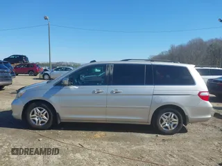 2005 Honda Odyssey EX-L with VIN 5FNRL38725B098992, listed as a IAAI auction lot 41639045 with 230,257 mi miles. Bid and sale history available at carsss.com. Image 15.