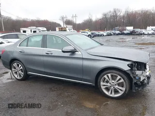 2019 Mercedes-Benz C 300 z VIN 55SWF8EBXKU291272, wystawiony jako IAAI lot #41976071 z przebiegiem 59 100 mil mil oraz . Historia ofert i sprzedaży dostępna na DreamBid. Obrazek 18.