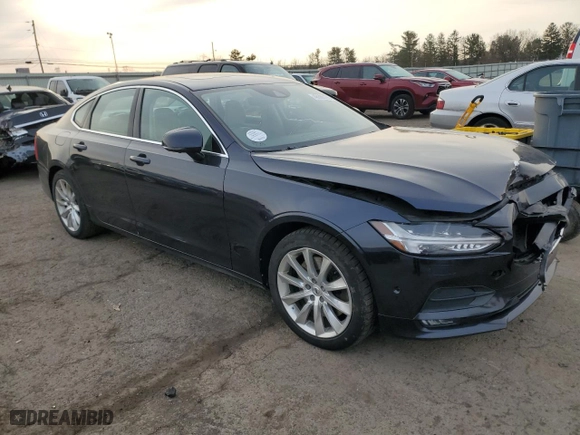 2017 Volvo S90 Momentum with VIN YV1A22MK6H1004513, listed as a Copart auction lot 48386175 with 148,137 mi miles and Salvage Title. Bid and sale history available at carsss.com. Image 4.