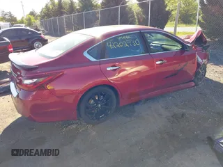 2017 Nissan Altima S z VIN 1N4AL3AP9HC268148, wystawiony jako IAAI lot #42202730 z przebiegiem 91 054 mil mil oraz . Historia ofert i sprzedaży dostępna na DreamBid. Obrazek 4.