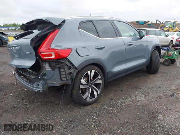 2023 Volvo XC40 Ultimate Bright Theme с VIN YV4L12UAXP2025895, выставлен на аукционе IAAI как лот 42294917 с пробегом 5 384 миль миль и . История ставок и продаж доступна на DreamBid. Изображение 4.