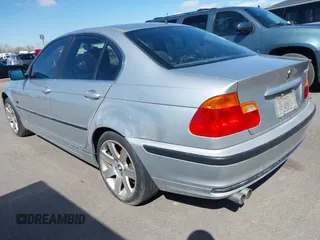 2000 BMW 3 Series 328i with VIN WBAAM5340YFR20334, listed as a IAAI auction lot 41682373 with 195,336 mi miles. Bid and sale history available at carsss.com. Image 3.