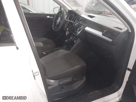 2021 Volkswagen Tiguan S with VIN 3VV1B7AX6MM081755, listed as a IAAI auction lot 41864918 with 40,406 mi miles. Bid and sale history available at carsss.com. Image 5.