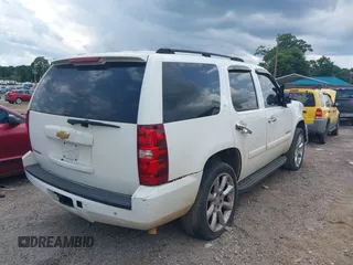 2007 Chevrolet Tahoe LS z VIN 1GNFC13J57R313666, wystawiony jako IAAI lot #42511253 z przebiegiem 374 689 mil mil oraz . Historia ofert i sprzedaży dostępna na DreamBid. Obrazek 4.