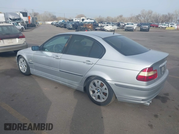 1999 BMW 3 Series 323i with VIN WBAAM3331XCD55039, listed as a IAAI auction lot 41884968 with 187,106 mi miles. Bid and sale history available at carsss.com. Image 3.