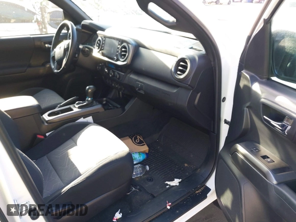 2023 Toyota Tacoma SR5 z VIN 3TMAZ5CNXPM208862, wystawiony jako IAAI lot #42206860 z przebiegiem 11 354 mil mil oraz . Historia ofert i sprzedaży dostępna na DreamBid. Obrazek 5.