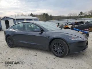 2024 Tesla Model 3 z VIN 5YJ3E1EA2RF772519, wystawiony jako Copart lot #54485255 z przebiegiem 11 110 mil mil oraz Szkody całkowita. Historia ofert i sprzedaży dostępna na DreamBid. Obrazek 4.
