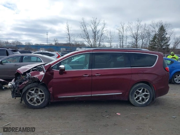 2017 Chrysler Pacifica Limited with VIN 2C4RC1GG1HR509569, listed as a IAAI auction lot 41807694 with 204,340 mi miles. Bid and sale history available at carsss.com. Image 14.