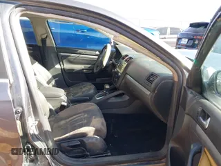 2007 Volkswagen Jetta 2.5 z VIN 3VWRF71K37M101410, wystawiony jako IAAI lot #41863276 z przebiegiem 195 616 mil mil oraz . Historia ofert i sprzedaży dostępna na DreamBid. Obrazek 5.