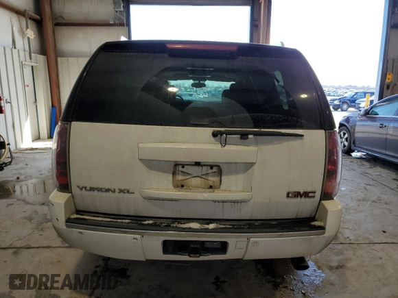 2014 GMC Yukon XL Denali with VIN 1GKS2MEF0ER158546, listed as a Copart auction lot 45124115 with 249,143 mi miles and Salvage Title. Bid and sale history available at carsss.com. Image 6.