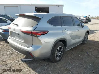 2024 Toyota Highlander LE with VIN 5TDKDRBHXRS529292, listed as a IAAI auction lot 40629648 with 8,493 mi miles. Bid and sale history available at carsss.com. Image 4.