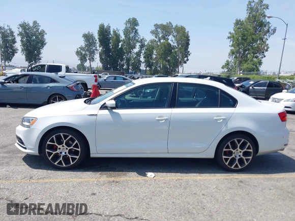 2015 Volkswagen Jetta SE with VIN 3VWD17AJ7FM356897, listed as a IAAI auction lot 42431731 with 121,184 mi miles and . Bid and sale history available at DreamBid. Image 14.