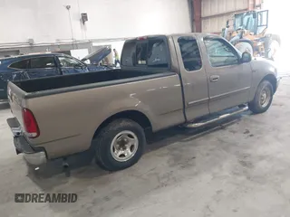 2001 Ford F-150 XL z VIN 1FTZX17241NB44865, wystawiony jako IAAI lot #42033863 z przebiegiem 145 072 mil mil oraz . Historia ofert i sprzedaży dostępna na DreamBid. Obrazek 4.