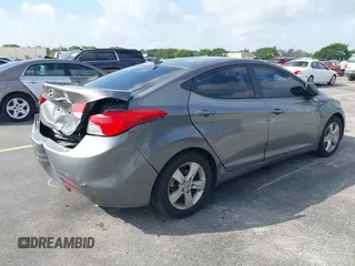 2013 Hyundai Elantra GLS z VIN 5NPDH4AE8DH253510, wystawiony jako IAAI lot #41625675 z przebiegiem 122 914 mil mil oraz . Historia ofert i sprzedaży dostępna na DreamBid. Obrazek 4.