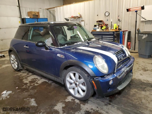 2004 MINI Cooper Hardtop S with VIN WMWRE33414TD83993, listed as a Copart auction lot 41649705 with 132,218 mi miles and Salvage Title. Bid and sale history available at carsss.com. Image 4.