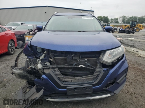 2020 Nissan Rogue SV z VIN KNMAT2MT0LP530184, wystawiony jako Copart lot #59735895 z przebiegiem 116 661 mil mil oraz Czysty tytuł • Clean title. Historia ofert i sprzedaży dostępna na DreamBid. Obrazek 5.
