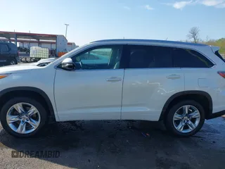 2015 Toyota Highlander Limited z VIN 5TDYKRFH8FS041531, wystawiony jako IAAI lot #41864701 z przebiegiem 219 408 mil mil oraz . Historia ofert i sprzedaży dostępna na DreamBid. Obrazek 14.