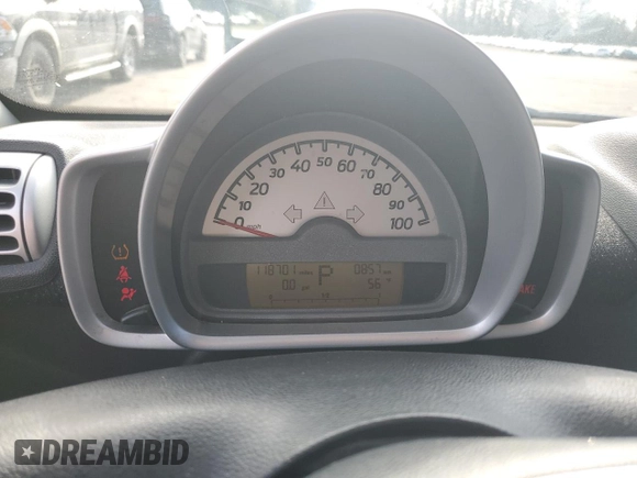 2009 Smart fortwo Pure z VIN WMEEJ31X89K276221, wystawiony jako Copart lot #57912565 z przebiegiem 118 701 mil mil oraz Szkody całkowita. Historia ofert i sprzedaży dostępna na DreamBid. Obrazek 9.