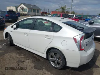 2013 Toyota Prius One z VIN JTDKN3DU7D5599352, wystawiony jako IAAI lot #41822091 z przebiegiem 198 360 mil mil oraz . Historia ofert i sprzedaży dostępna na DreamBid. Obrazek 3.