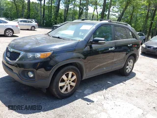 2012 Kia Sorento LX z VIN 5XYKT3A64CG298779, wystawiony jako IAAI lot #42303831 z przebiegiem 251 666 mil mil oraz . Historia ofert i sprzedaży dostępna na DreamBid. Obrazek 2.