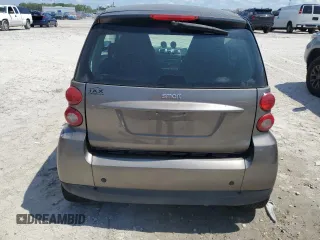 2009 Smart fortwo Pure z VIN WMEEJ31X79K268191, wystawiony jako Copart lot #61767475 z przebiegiem 221 317 mil mil oraz Czysty tytuł • Clean title. Historia ofert i sprzedaży dostępna na DreamBid. Obrazek 6.
