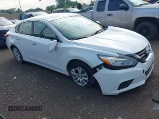 2016 Nissan Altima S z VIN 1N4AL3AP9GC136800, wystawiony jako IAAI lot #42601376 z przebiegiem 129 979 mil mil oraz . Historia ofert i sprzedaży dostępna na DreamBid. Obrazek 1.