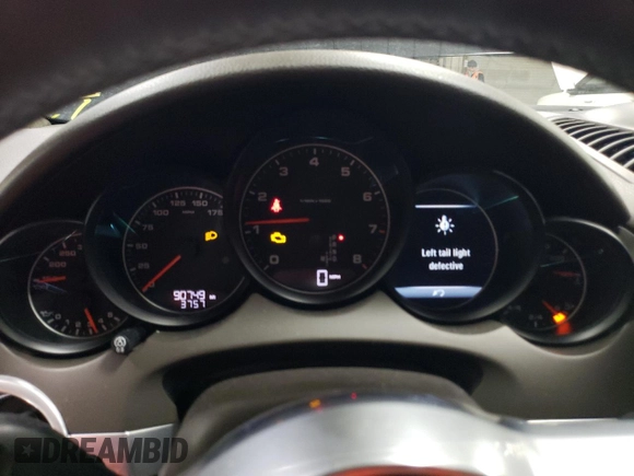 2016 Porsche Cayenne z VIN WP1AA2A20GLA05428, wystawiony jako Copart lot #52168225 z przebiegiem 90 749 mil mil oraz Szkoda całkowita • Salvage title. Historia ofert i sprzedaży dostępna na DreamBid. Obrazek 9.
